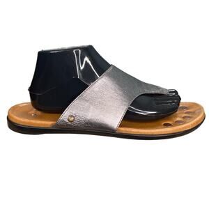 Juil Women’s Brio Silver Leather Grounding Thong Sandals Size US 11